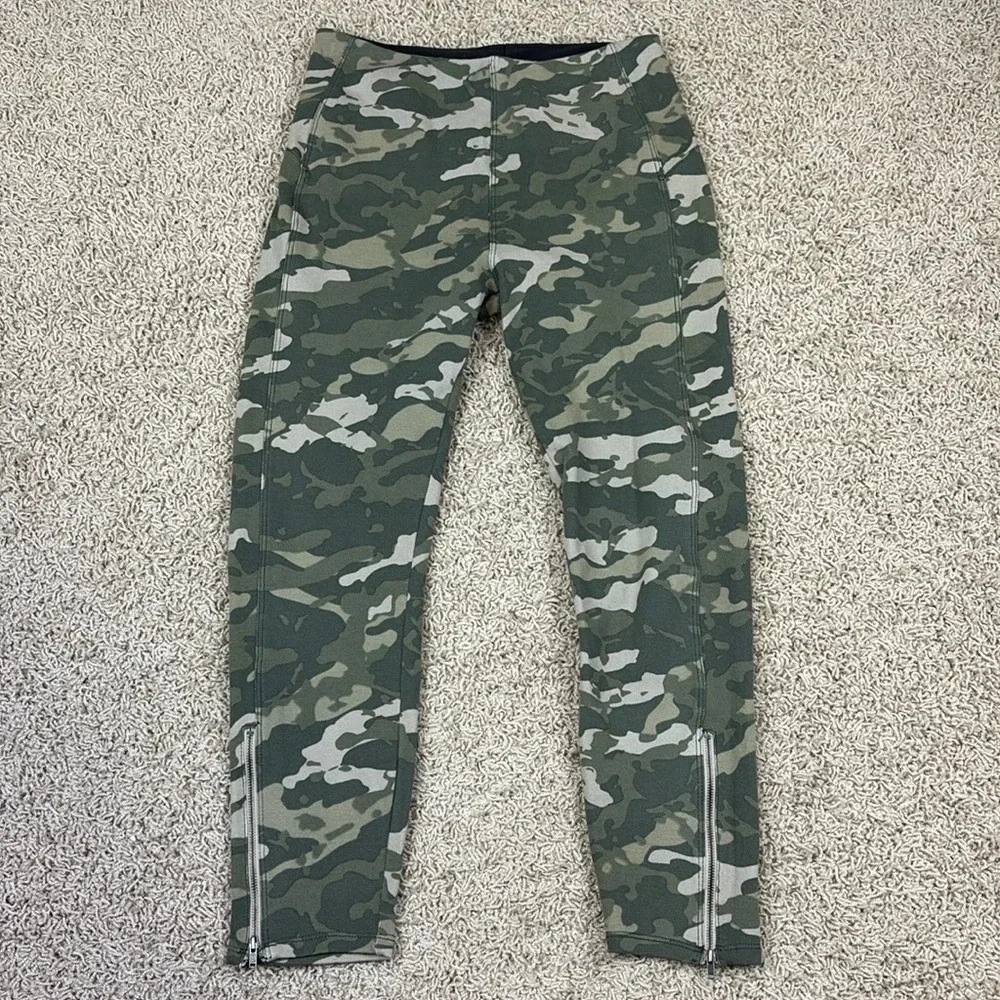 Lysse Camo tummy control ankle leggings sz sm